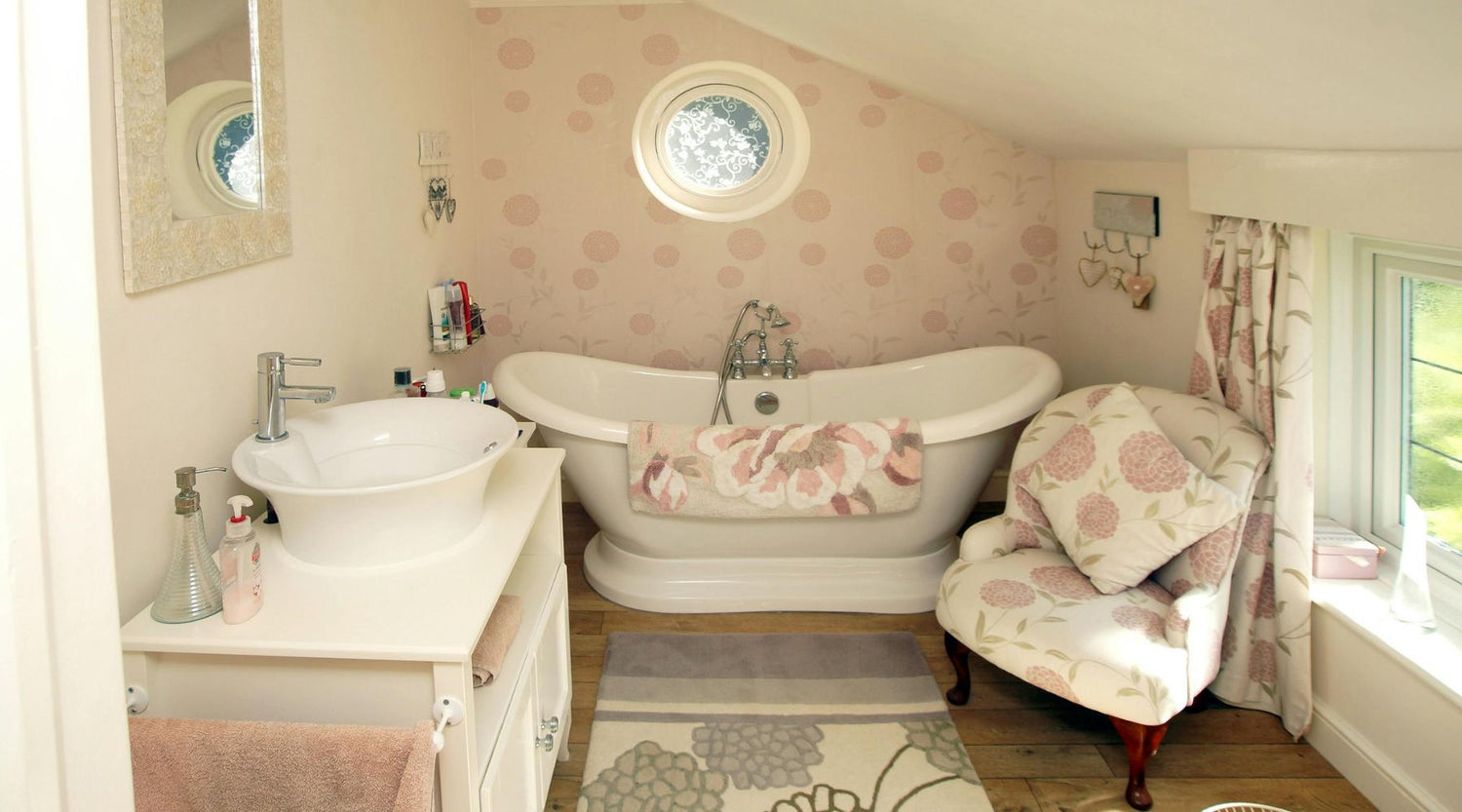 5 Ideas for How to Furnish a Bathroom by Plumbing Deals