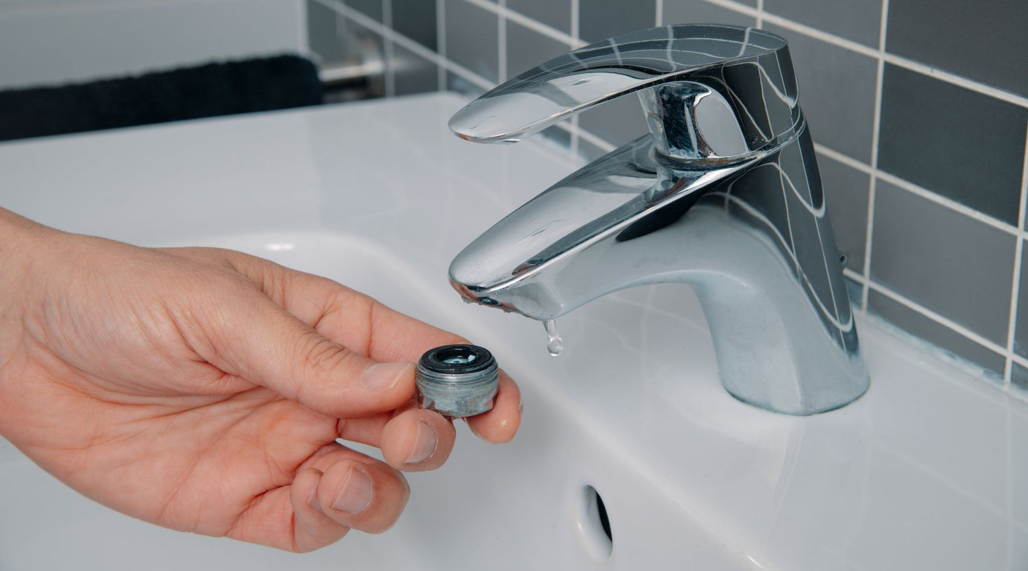 How to Change a Faucet by Plumbing Deals