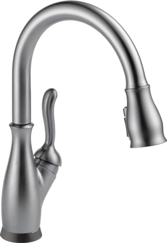Delta Leland Single Handle Pull-Down Kitchen Faucet with Touch2O & ShieldSpray Technologies