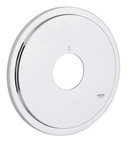Chrome circular thermostatic valve escutcheon with central opening and Grohe branding.