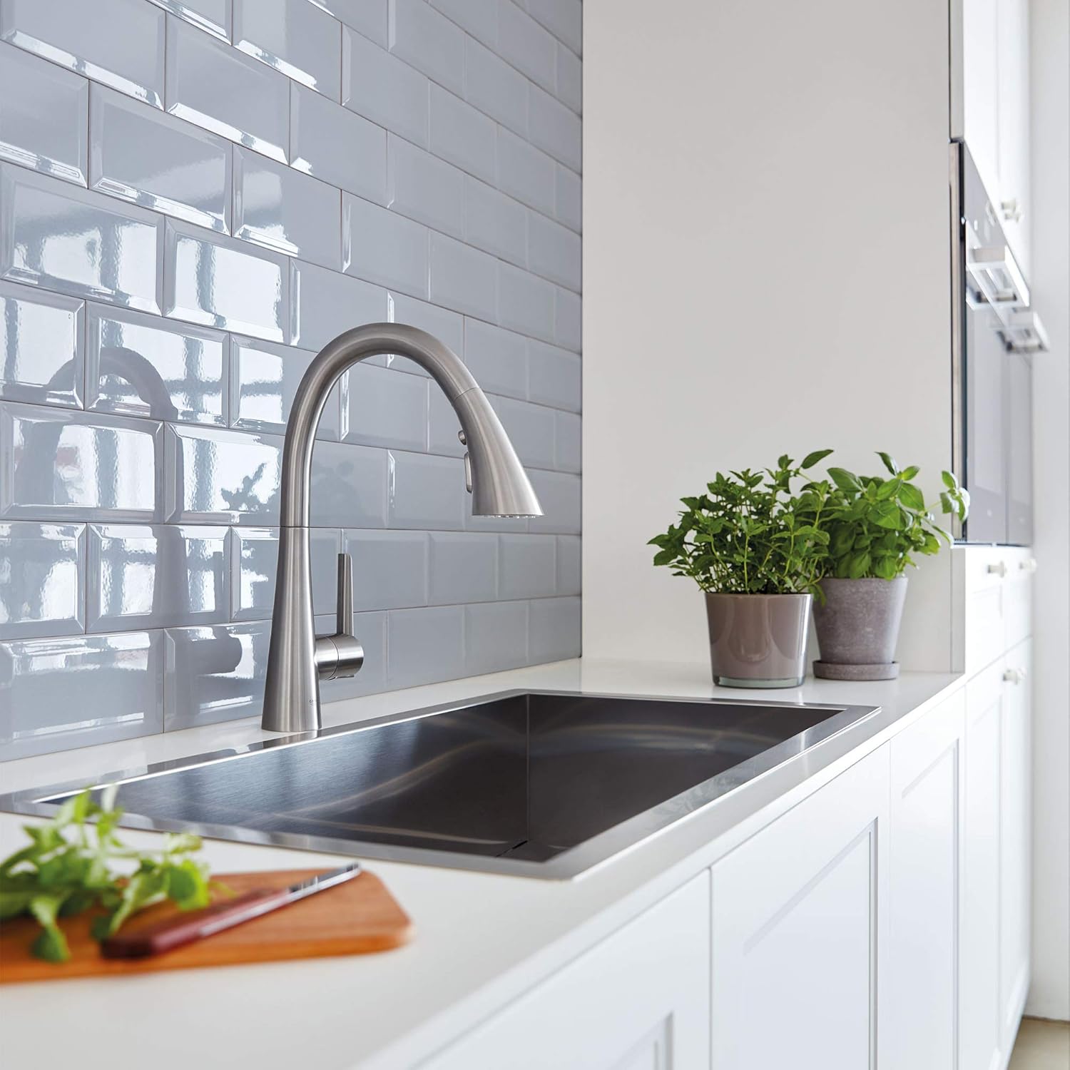 Grohe 32298DC3 Zedra Single-Handle Pull Down Kitchen Faucet Triple Spray 1.75 GPM In Supersteel Finish
