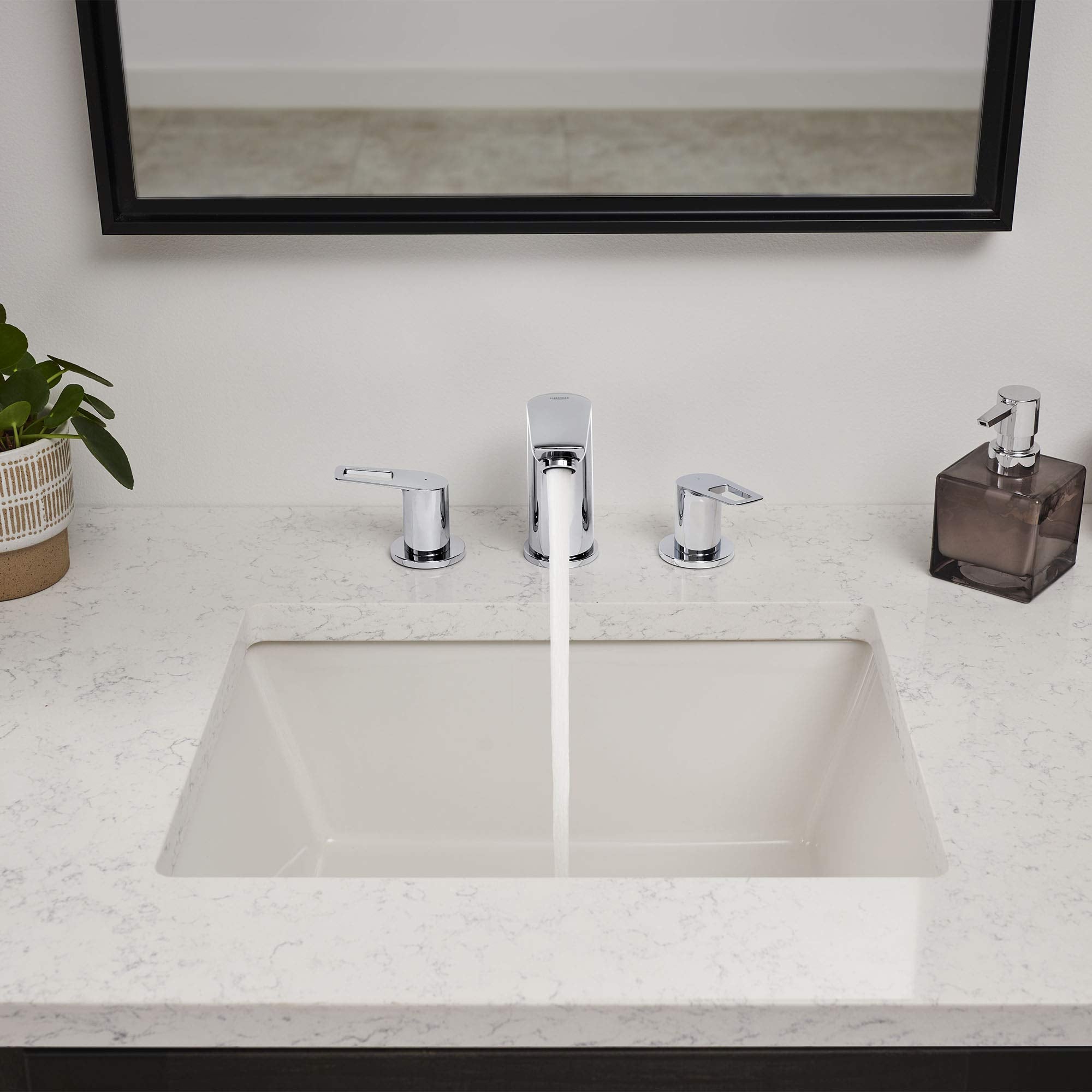 Grohe Bauloop 20225001 8-Inch Widespread 2-Handle M-Size Bathroom Faucet 1.2 GPM in Grohe Chrome