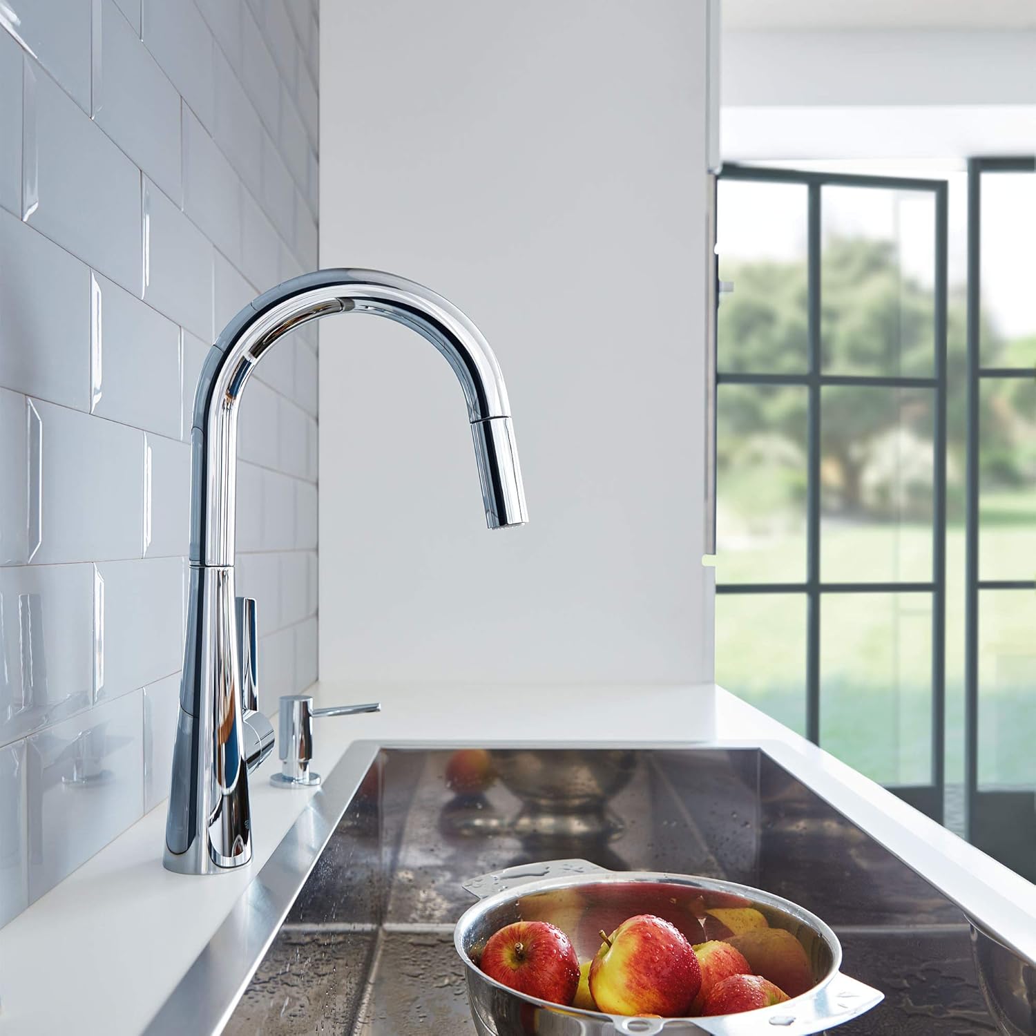 Grohe 32226003 Zedra Single-Handle Pull Down Kitchen Faucet Dual Spray 1.75 GPM In Starlight Chrome Finish