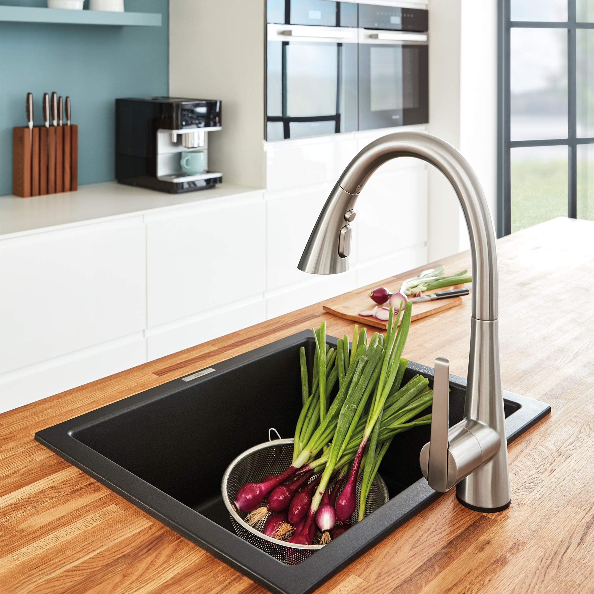Grohe Zedra 30205DC2 Single-Handle Pull Down Kitchen Faucet Triple Spray 1.75 GPM with Touch Technology in Grohe Supersteel