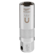 Milwaukee 3/8" drive 5/8" magnetic spark plug socket with knurled grip and model number 48-22-9552 engraved on chrome finish 