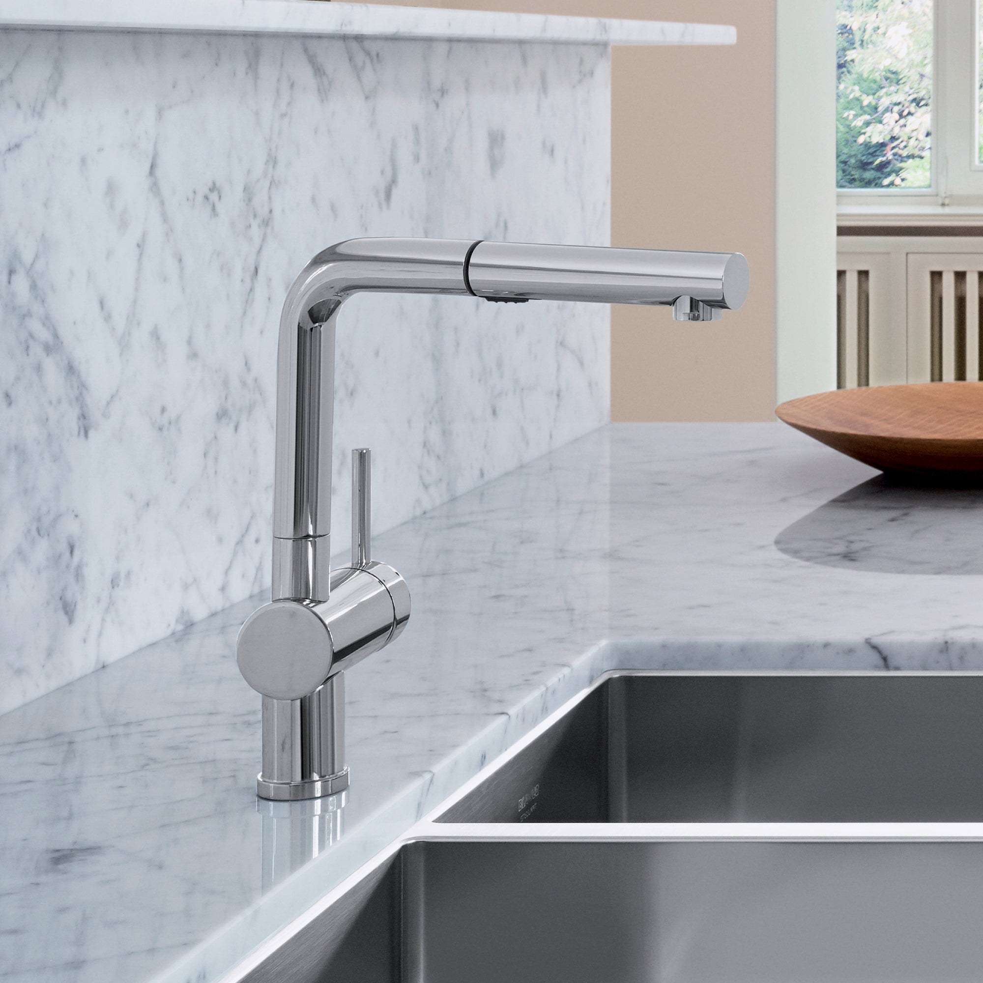 Blanco 526365: Linus Collection Pull-Out 8.69" Kitchen Faucet 1.5 GPM - Chrome