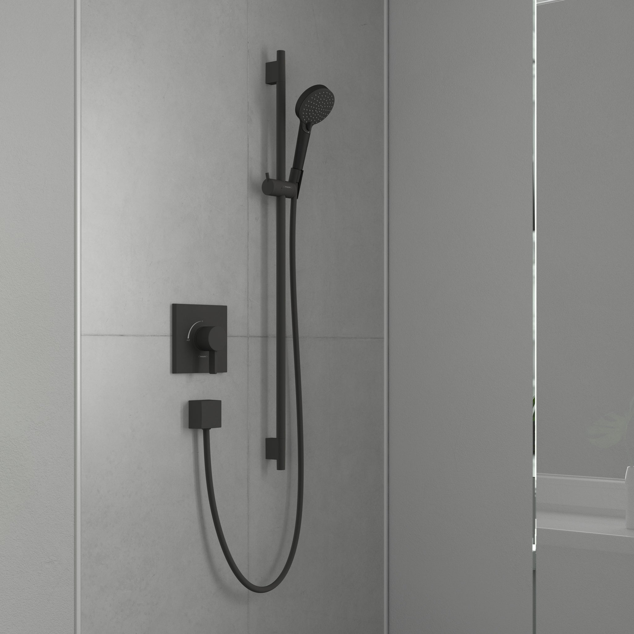 Hansgrohe 04970670 Vernis Blend Wallbar Set 100 Vario-Jet 24", 1.75 GPM in Matte Black