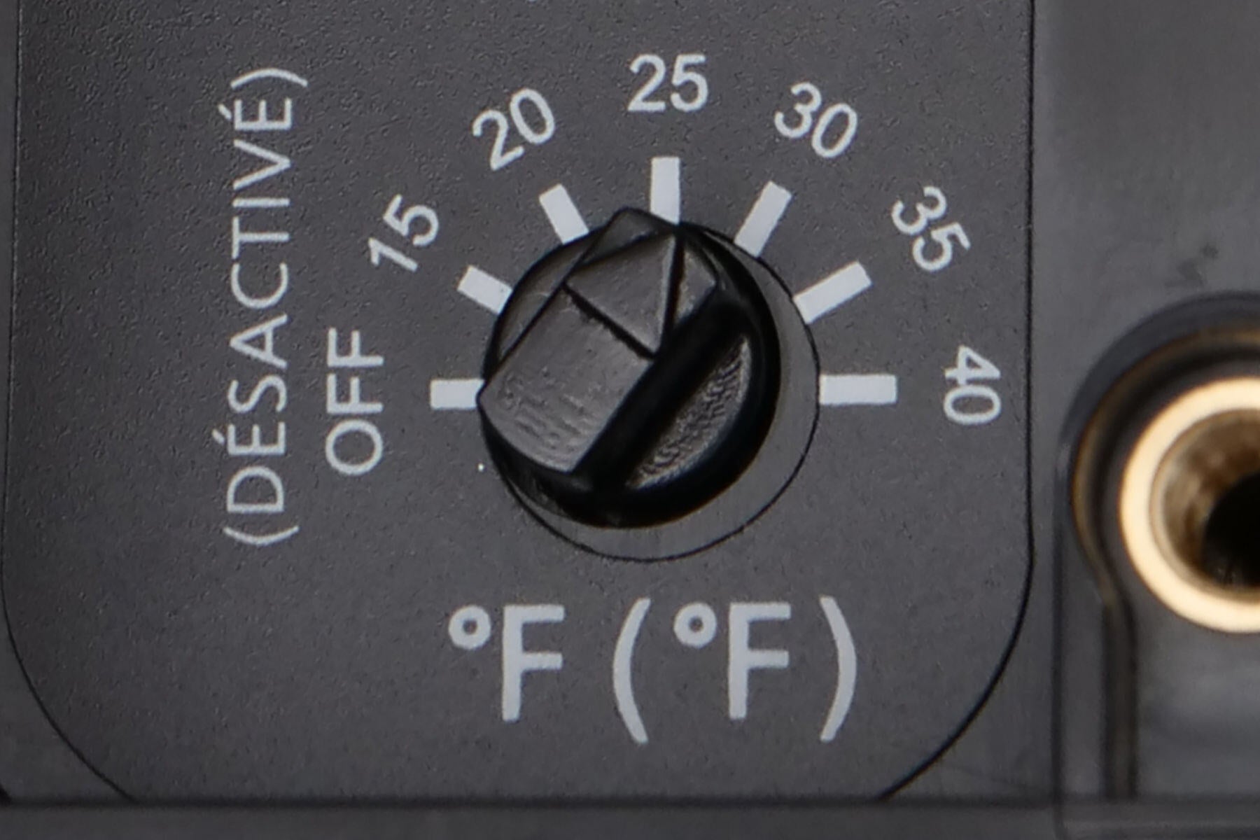 Black rotary dial control knob labeled "Desactive Off" with temperature scale from 15 to 40 degrees Fahrenheit.